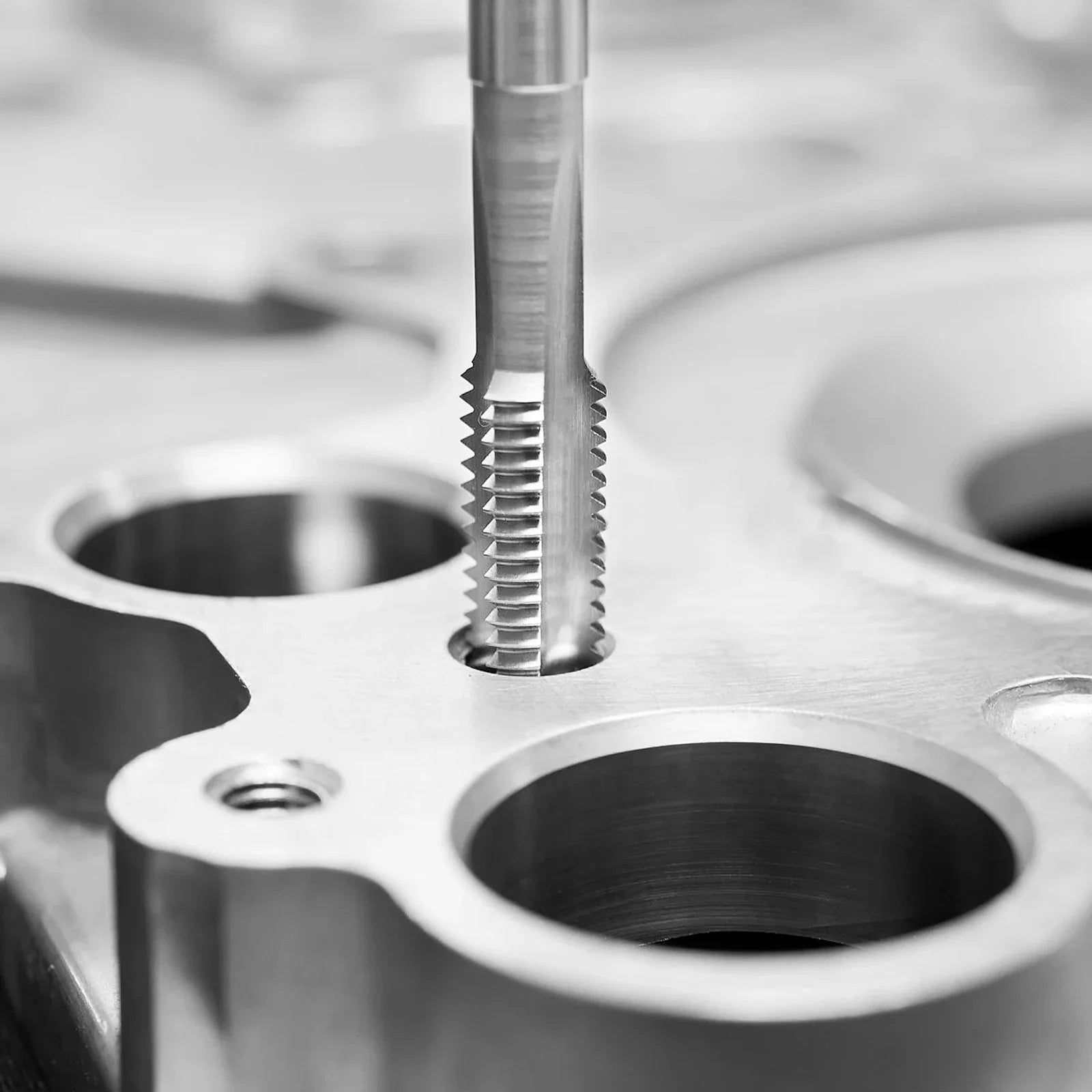 VEVOR 116pc Tap and Die Set Metric SAE Bearing Steel Threading